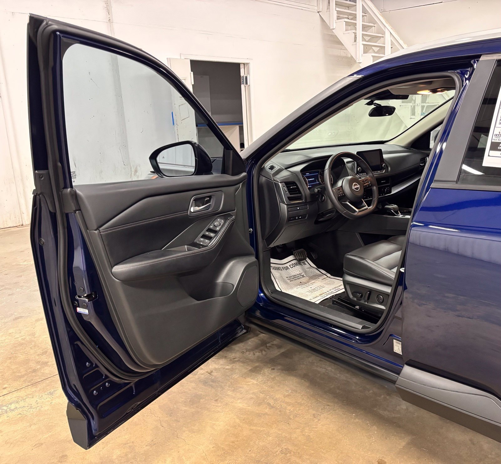 Used 2024 Nissan Rogue SV w/ SV Premium Package FWD image 21