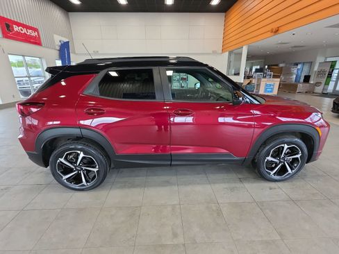Used 2022 Chevrolet TrailBlazer RS w/ Technology Package FWD image 6