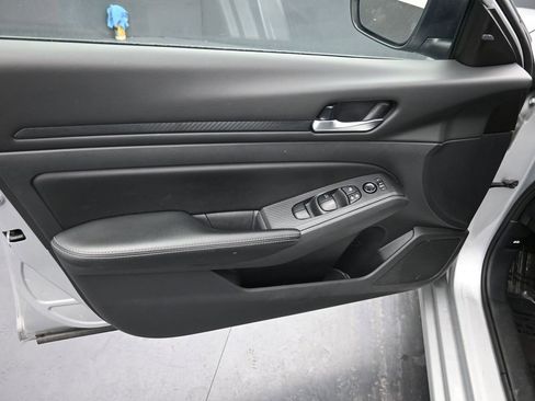 Used 2024 Nissan Altima 2.5 SV FWD image 16