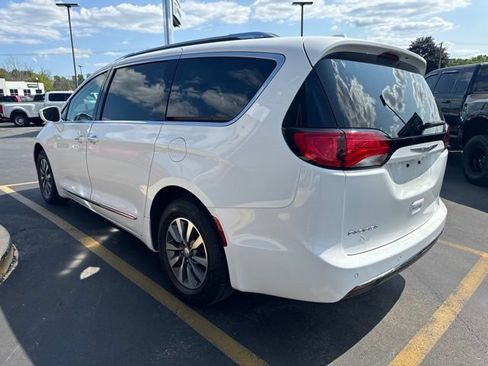 Used 2020 Chrysler Pacifica Touring-L Plus FWD image 7