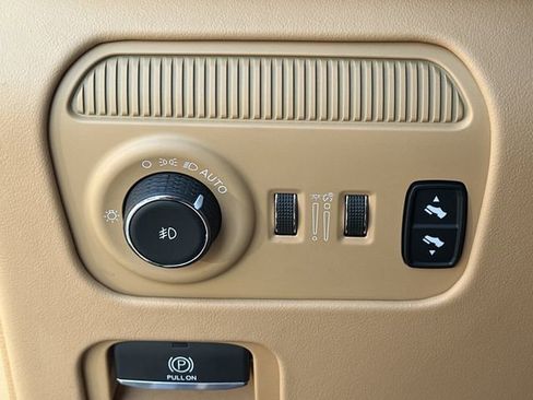 Used 2022 Jeep Grand Wagoneer Series III image 23