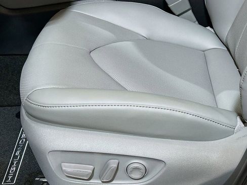 New 2026 Toyota Highlander Limited AWD/4WD image 18