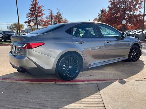 Used 2025 Toyota Camry SE image 6