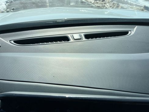 Used 2025 Chevrolet Trax LT image 17