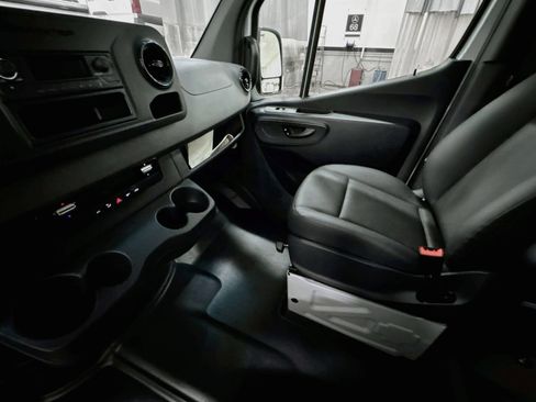 Used 2025 Mercedes-Benz Sprinter 2500 image 23