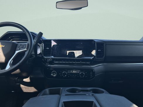 Used 2024 Chevrolet Silverado 1500 LT image 17