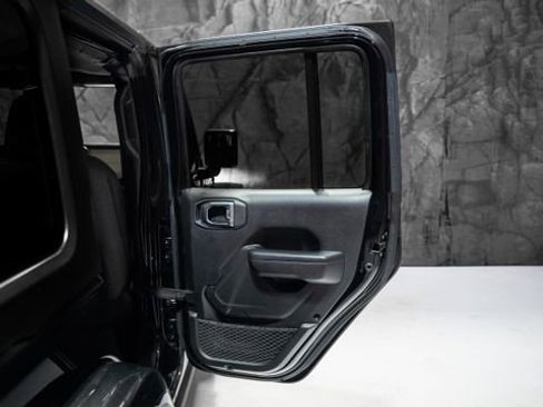 Used 2024 Jeep Wrangler Unlimited AWD/4WD image 13