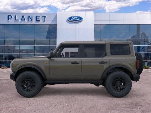 New 2026 Ford Bronco Badlands w/ Sasquatch Package AWD/4WD image 3