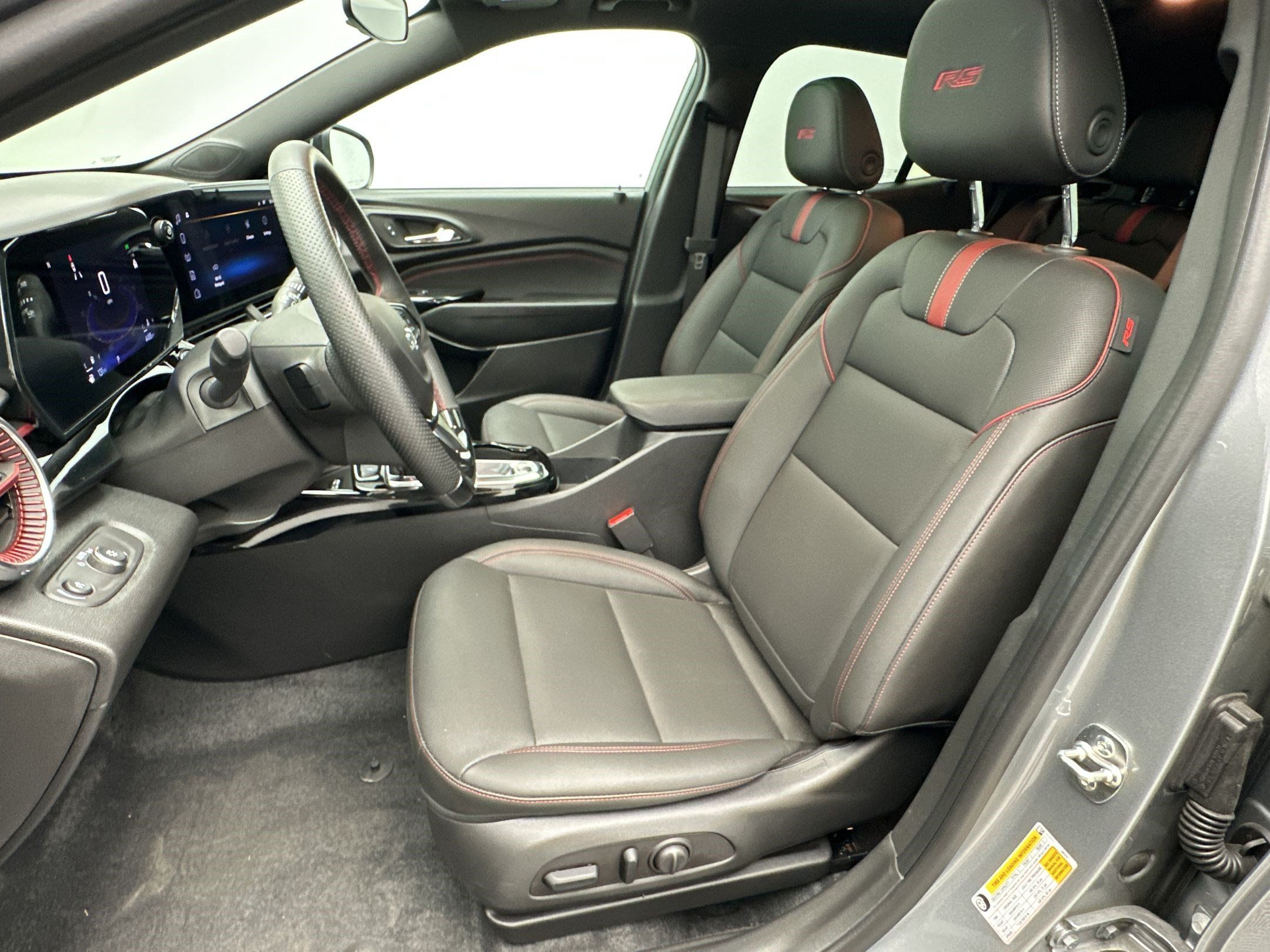Certified 2026 Chevrolet Trax RS w/ Sunroof Package FWD image 5