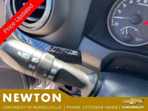 Used 2018 Toyota Tacoma TRD Off-Road w/ Technology Package RWD image 16