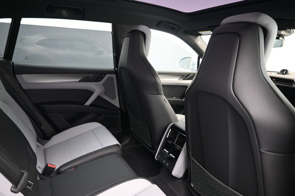 Certified 2026 Porsche Cayenne Electric AWD/4WD image 7