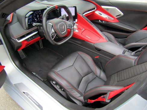 Used 2021 Chevrolet Corvette Stingray Premium Conv w/ Z51 Performance Package image 10