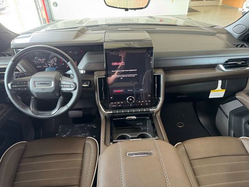 New 2026 GMC Yukon Denali Ultimate w/ LPO, Floor Liner Package AWD/4WD image 16