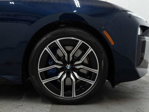 Used 2025 BMW 760i xDrive image 41