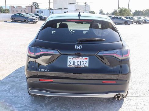 Certified 2025 Honda HR-V Sport image 5