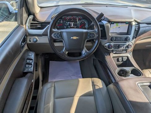 Used 2020 Chevrolet Suburban LT w/ Luxury Package RWD image 14