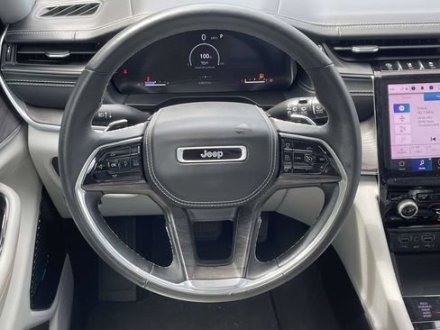 Certified 2022 Jeep Grand Cherokee Overland w/ Luxury Tech Group IV AWD/4WD image 19