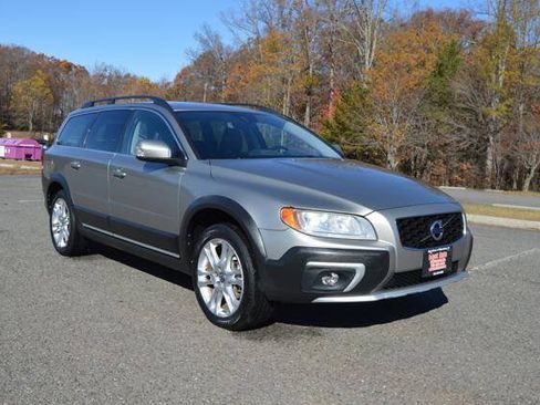 Used 2016 Volvo XC70 T5 Premier w/ Proximity Package FWD image 3