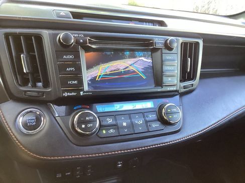 Used 2018 Toyota RAV4 SE w/ Power Extra Value Package AWD/4WD image 3