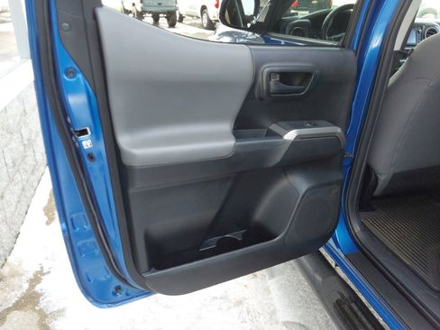 Used 2017 Toyota Tacoma SR5 w/ Tow Package image 22