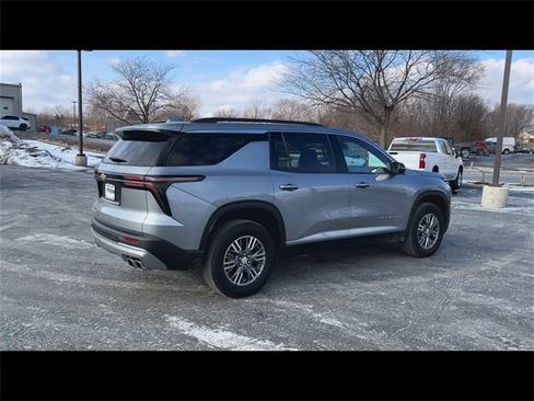 Certified 2025 Chevrolet Traverse LT image 8