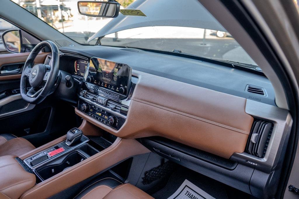 Used 2023 Nissan Pathfinder Platinum FWD image 21