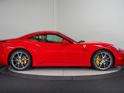 Used 2012 Ferrari California image 9