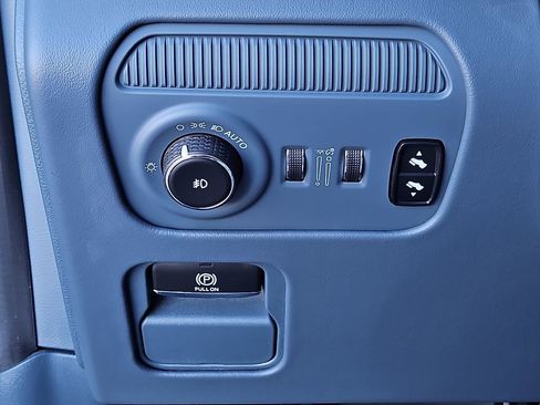 Used 2022 Jeep Grand Wagoneer Series III w/ Rear Seat Video Group 1 image 23