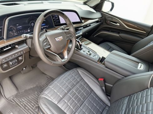 Used 2023 Cadillac Escalade Premium Luxury Platinum w/ LPO, Radiant Package AWD/4WD image 4