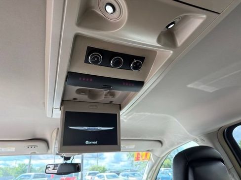 Used 2014 Chrysler Town & Country Touring-L w/ Driver Convenience Group FWD image 23