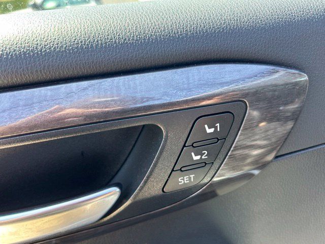 Used 2023 Toyota Highlander Limited AWD/4WD image 16