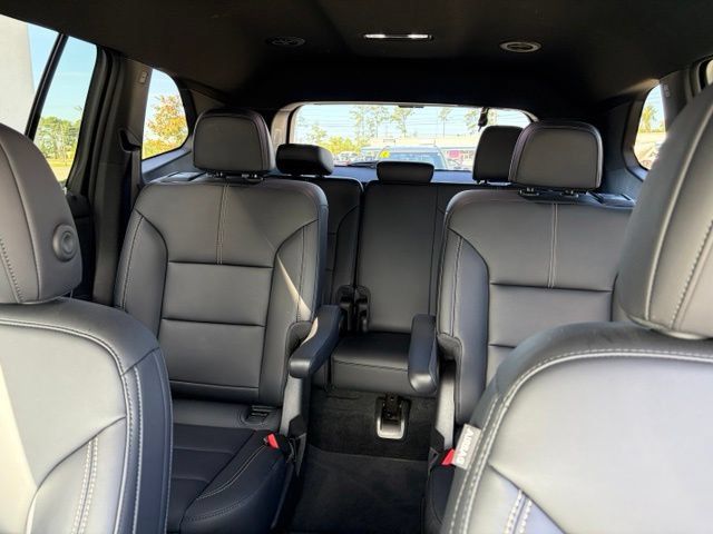 Used 2026 GMC Acadia Elevation w/ Elevation Premium Package FWD image 11