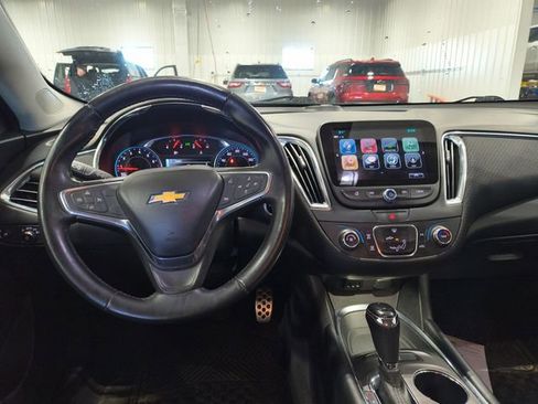 Used 2017 Chevrolet Malibu LT image 5