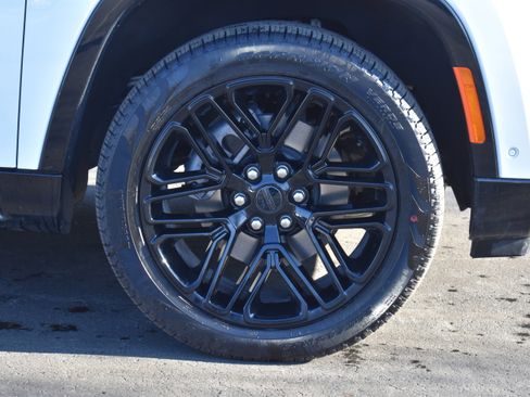 Used 2025 Jeep Wagoneer L Series II w/ Premium Group I image 10