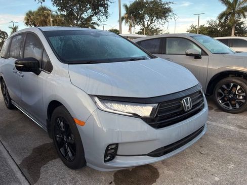 Used 2024 Honda Odyssey Sport image 4