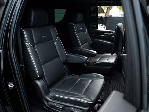 Used 2021 Cadillac Escalade ESV Premium Luxury w/ Performance Package AWD/4WD image 34