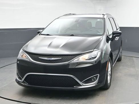 Used 2017 Chrysler Pacifica Touring-L image 3