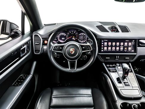 Used 2023 Porsche Cayenne Platinum Edition image 6