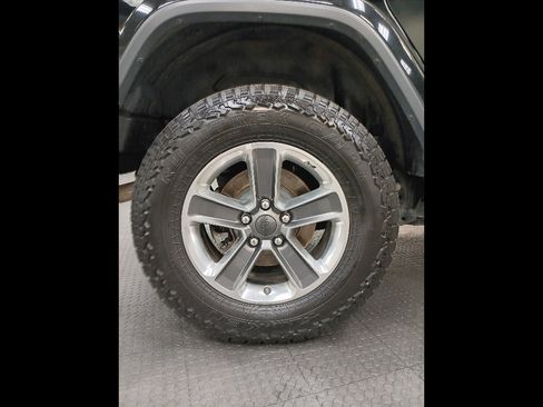 Used 2020 Jeep Wrangler Unlimited Sahara image 22