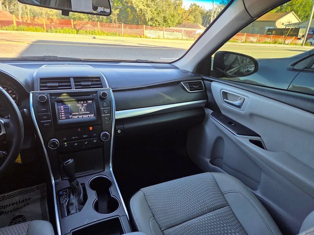 Used 2015 Toyota Camry SE FWD image 31