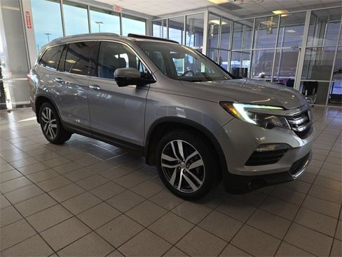 Used 2018 Honda Pilot Touring image 2