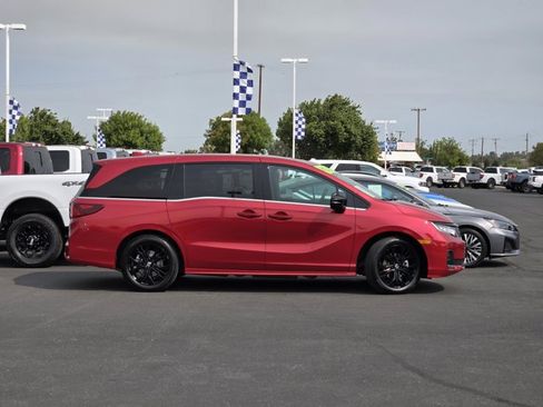 Used 2026 Honda Odyssey Sport-L image 3