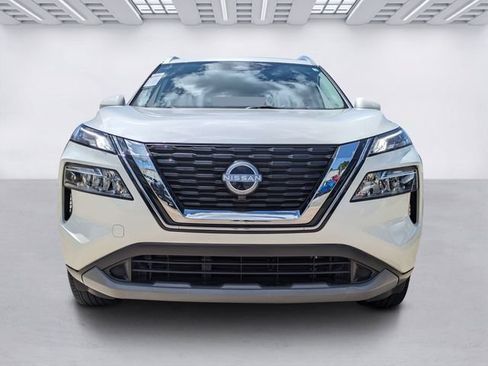 Used 2023 Nissan Rogue SV w/ SV Premium B Package FWD image 2