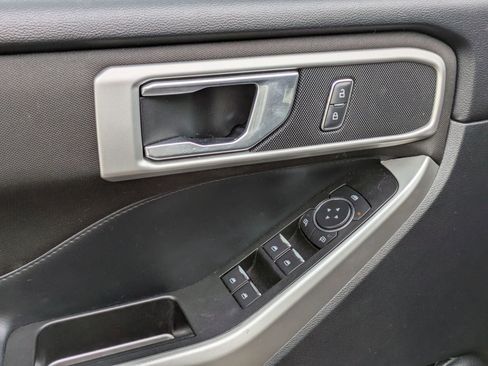 Used 2020 Ford Explorer XLT w/ Comfort Package image 12