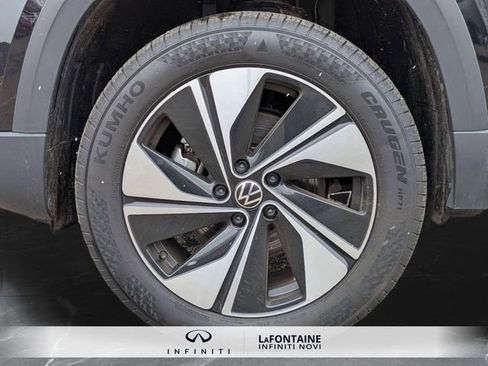 Used 2025 Volkswagen Taos SE image 30