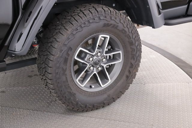 Used 2024 Jeep Gladiator Mojave AWD/4WD image 14