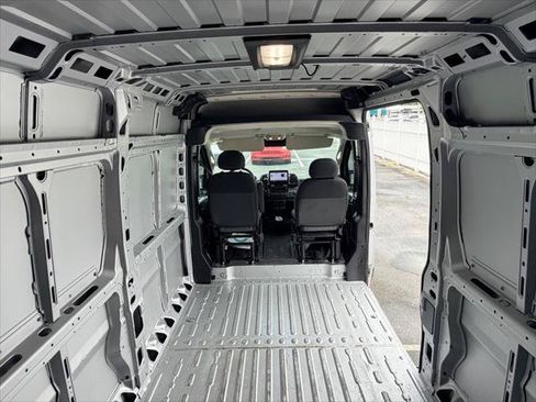 Used 2024 RAM ProMaster 2500 w/ Premium Convenience Group FWD image 14