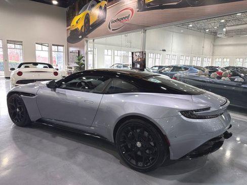 Used 2019 Aston Martin DB11 Coupe image 7