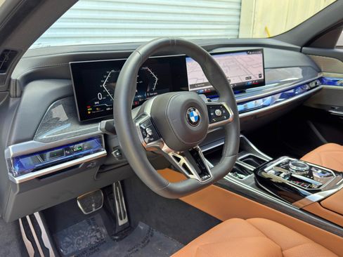 Used 2023 BMW 740i w/ Parking Assistance Package RWD image 15