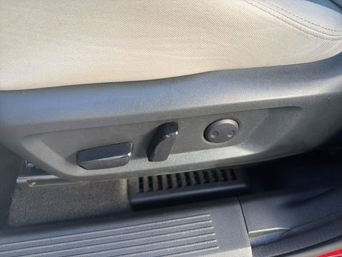 Certified 2022 Nissan Rogue SV image 17